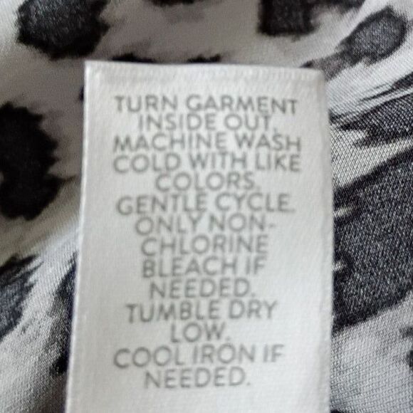 J. Jill Wearever Collection Satin Leopard Print Button Up Blouse MP Mob Wife - Picture 7 of 7